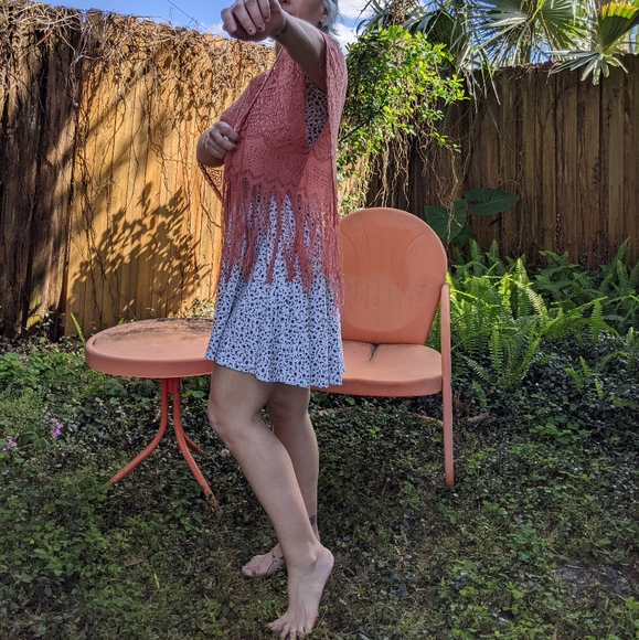 Coral/Salmon Knitted Lace Short Poncho XS/S | Black Poppy - Picture 7 of 8